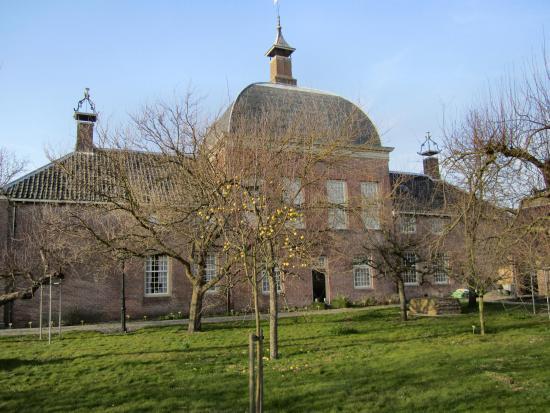 de Hofje van Mevrouw Van Aerden